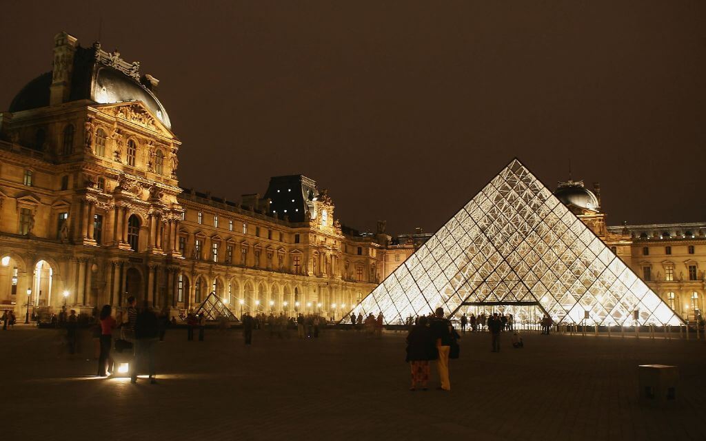 Louvre Muzesinin Eserleri ve One Cikan Ozellikleri